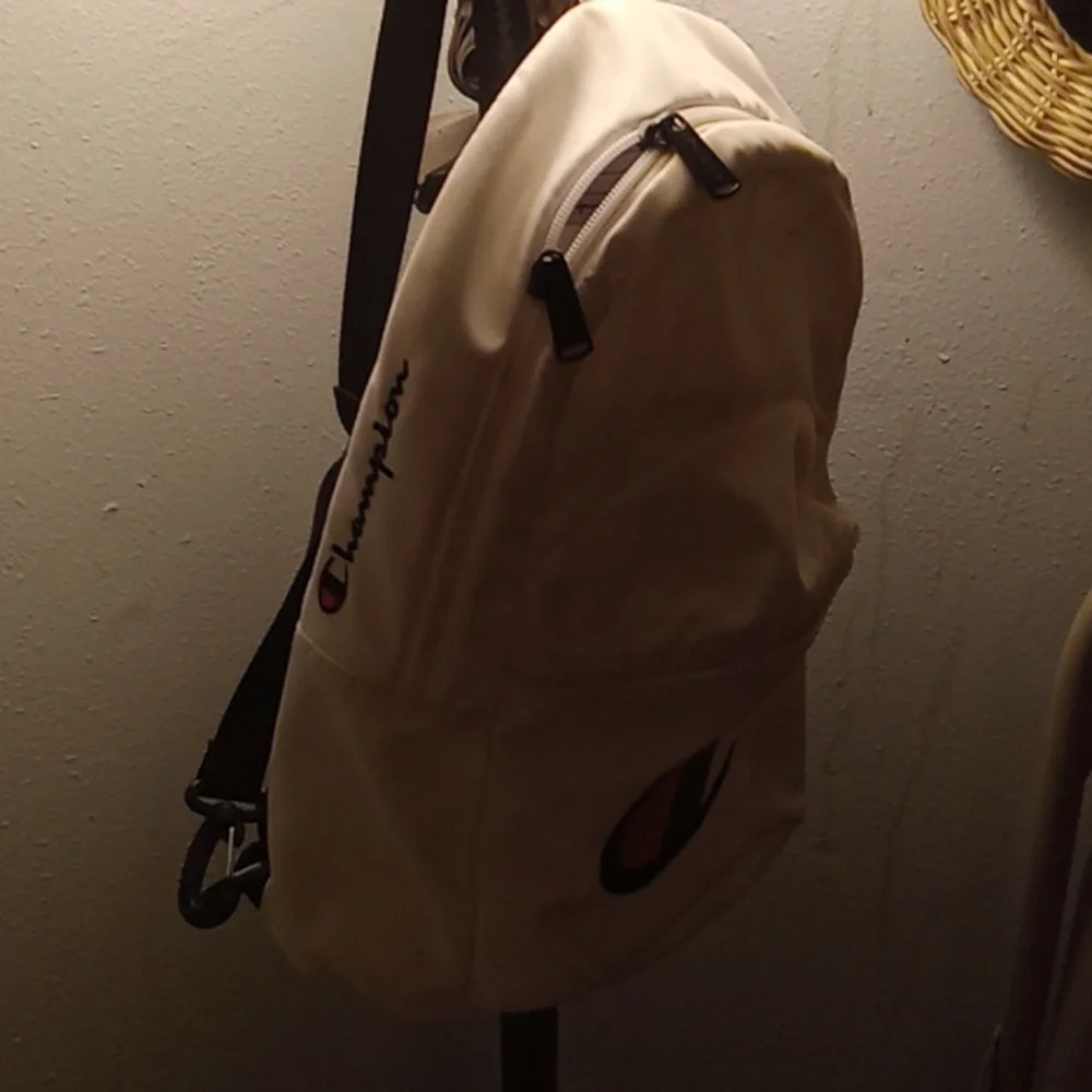 Backpack - Picture 4 of 8